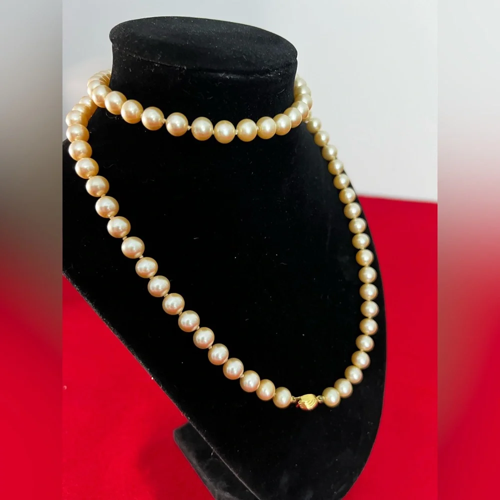 Vintage Marvella faux pearls in excellent Vintage condition.
